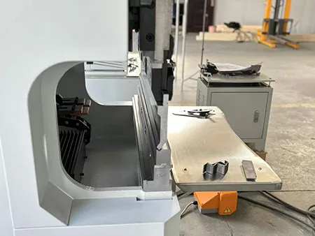 Prensa plegadora eléctrica